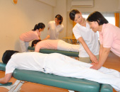 平日も土日も、朝10時から夜10時まで開校してるから、仕事と両立出来ちゃう!